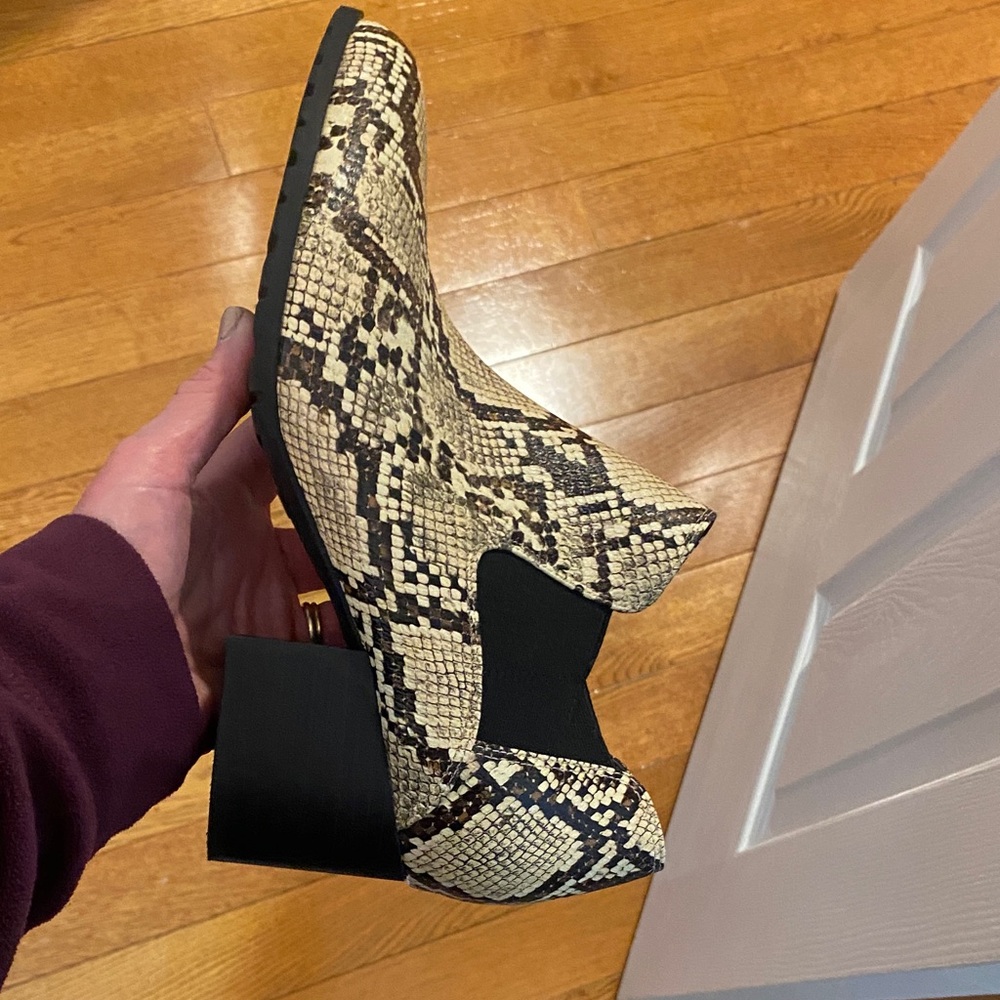 Vionic Women's Snakeskin Ankle Boots - Black & Tan NWT size 10 retail $159 Horse - Picture 6 of 7